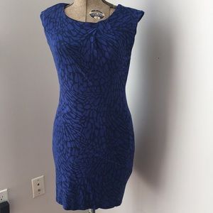 Black and blue abstract print shift dress